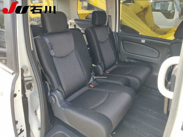 NISSAN SERENA 2013