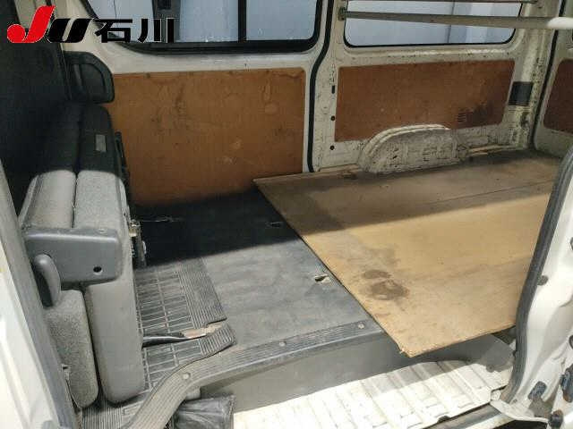 TOYOTA HIACE VAN 2013