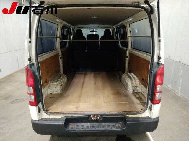 TOYOTA HIACE VAN 2013