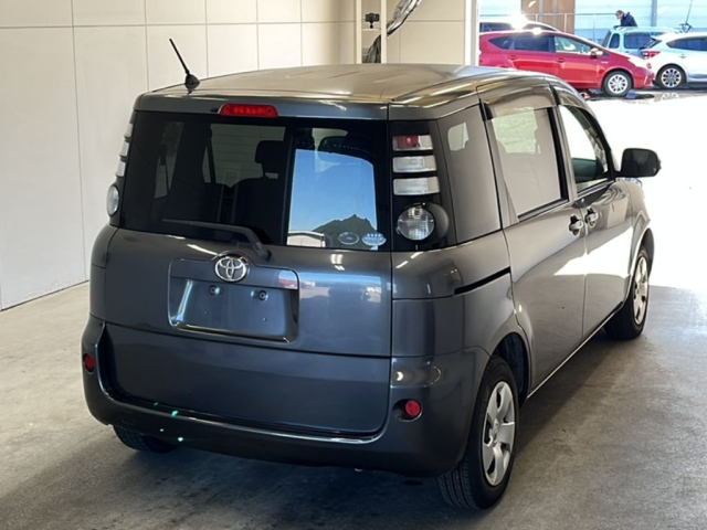 TOYOTA SIENTA 2010