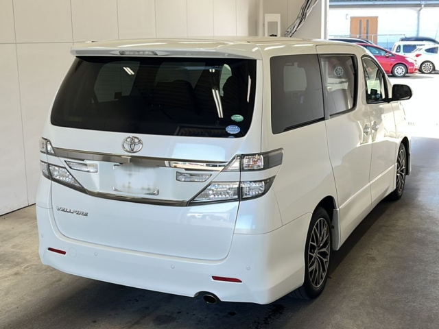 TOYOTA VELLFIRE 2013
