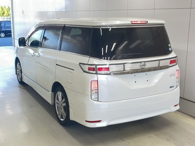 NISSAN ELGRAND 2010