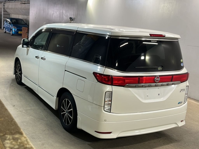 NISSAN ELGRAND 2011