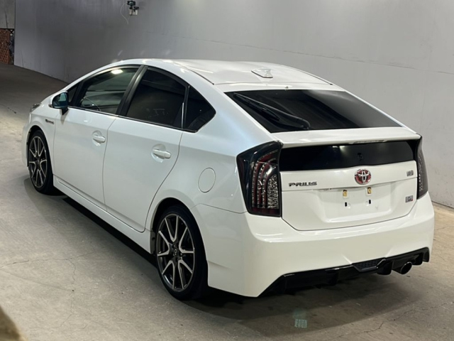 TOYOTA PRIUS 2014