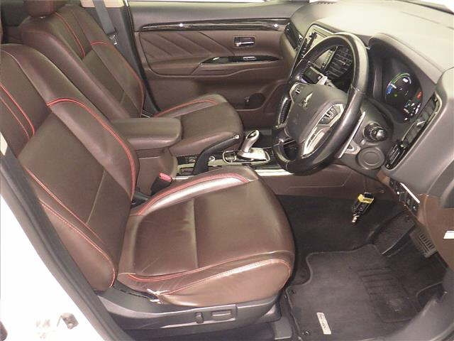 MITSUBISHI OUTLANDER PHEV 2015