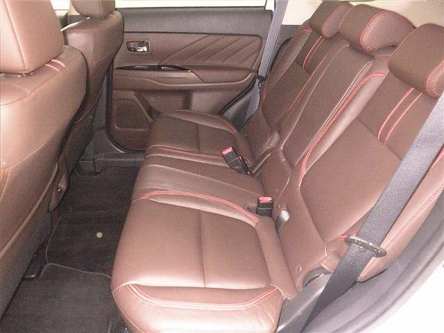 MITSUBISHI OUTLANDER PHEV 2015