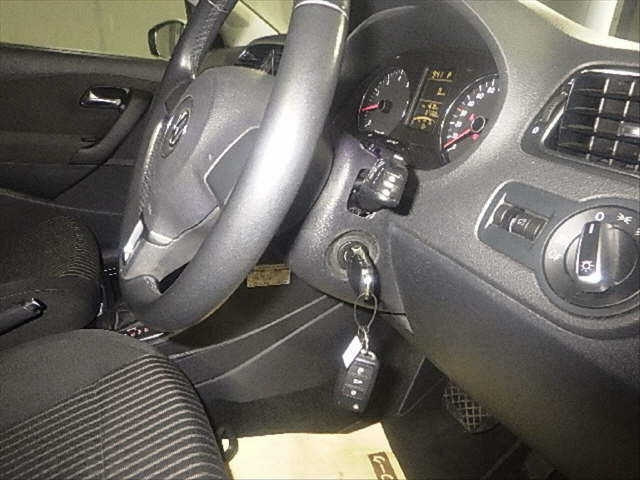 VOLKSWAGEN POLO 2012