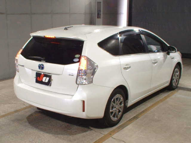 TOYOTA PRIUS ALPHA 2013
