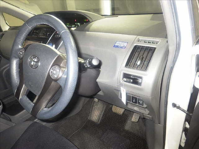 TOYOTA PRIUS ALPHA 2013