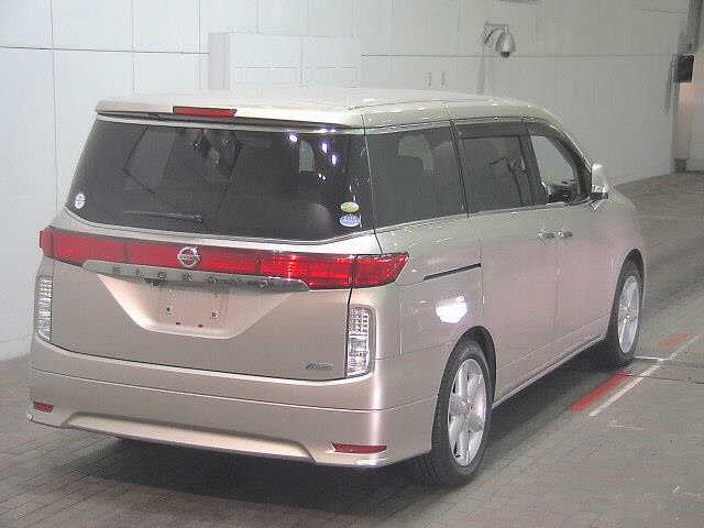 NISSAN ELGRAND 2010