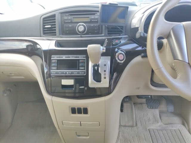 NISSAN ELGRAND 2010