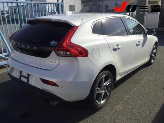VOLVO V40 2015