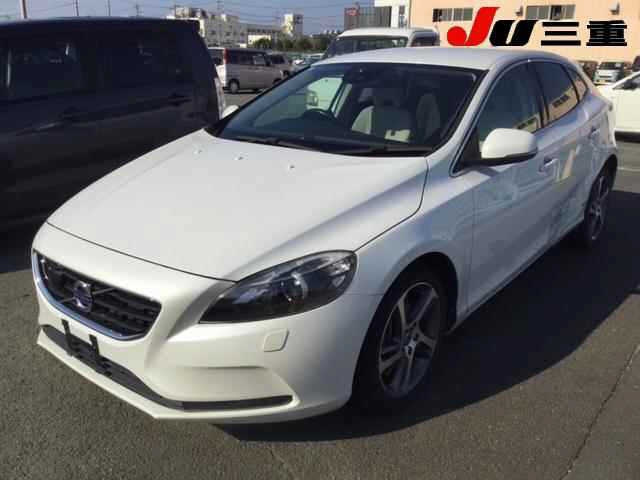 VOLVO V40 2015