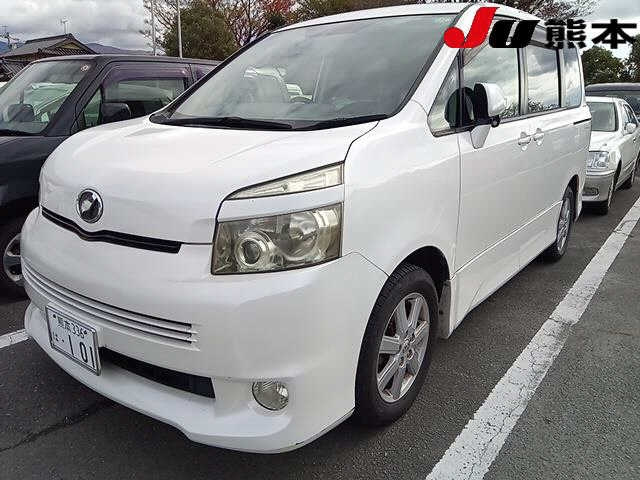 TOYOTA VOXY 2009
