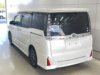TOYOTA VOXY 2014