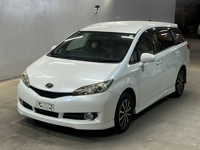 TOYOTA WISH 2011