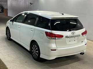 TOYOTA WISH 2011