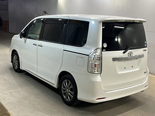 TOYOTA VOXY 2014