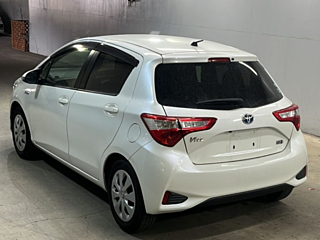 TOYOTA VITZ 2017