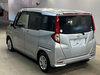 TOYOTA ROOMY 2017