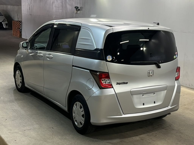 HONDA FREED 2010