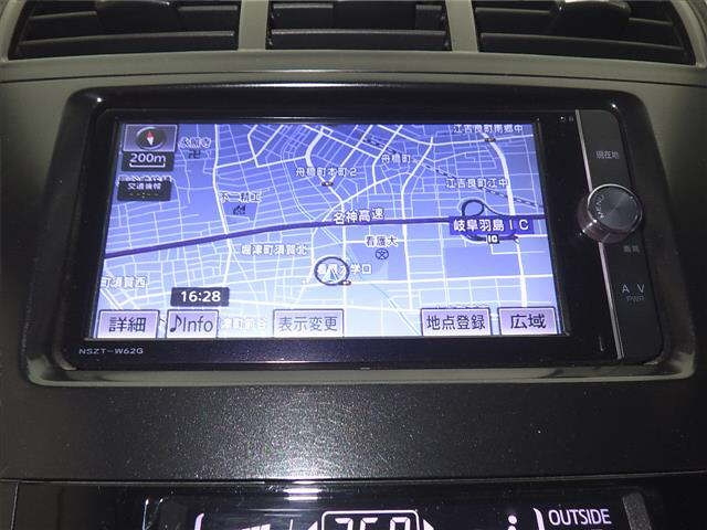 TOYOTA PRIUS ALPHA 2012