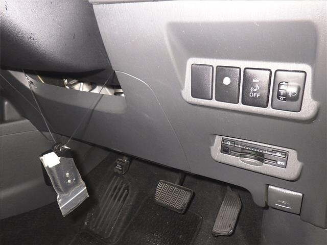 TOYOTA PRIUS ALPHA 2012