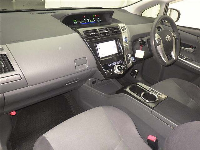 TOYOTA PRIUS ALPHA 2012