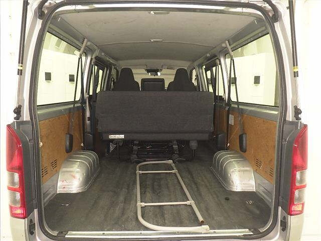 TOYOTA HIACE VAN 2021