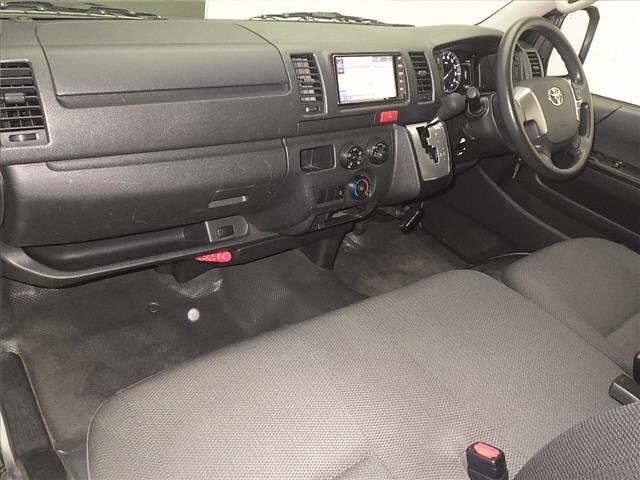 TOYOTA HIACE VAN 2021