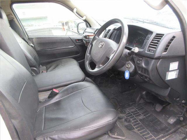 TOYOTA HIACE VAN 2014