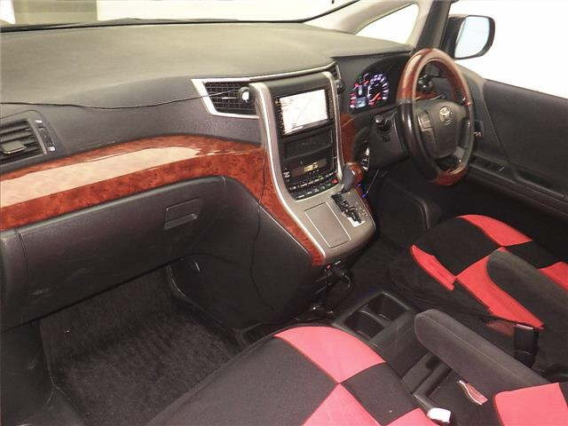 TOYOTA VELLFIRE 2010