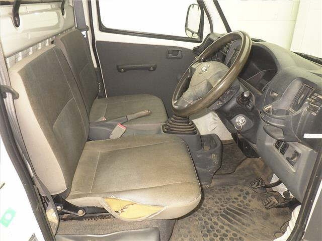 NISSAN CLIPPER TRUCK 2011