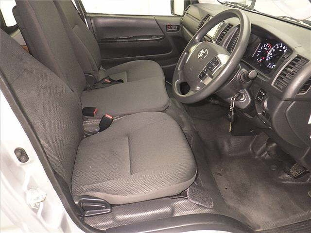 TOYOTA HIACE VAN 2021