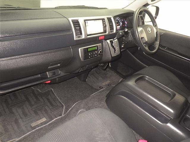 TOYOTA HIACE VAN 2016