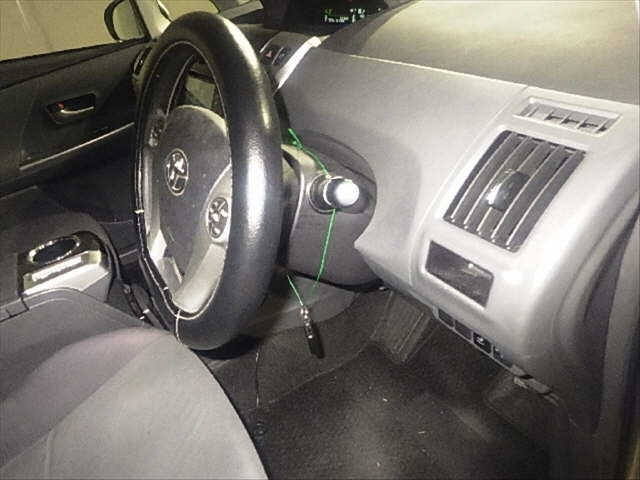 TOYOTA PRIUS ALPHA 2013