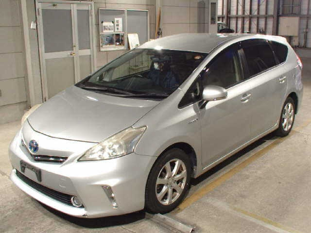 TOYOTA PRIUS ALPHA 2013