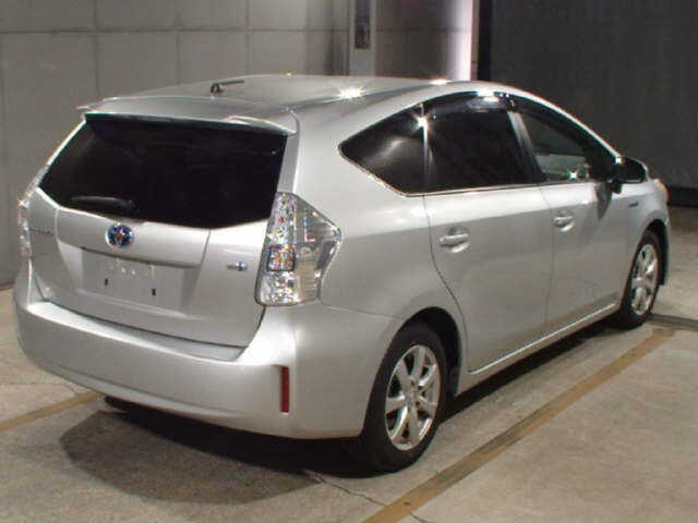 TOYOTA PRIUS ALPHA 2013