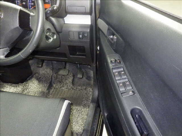 TOYOTA PIXIS SPACE 2012