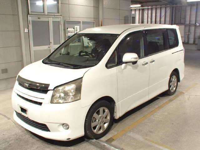 TOYOTA NOAH 2009