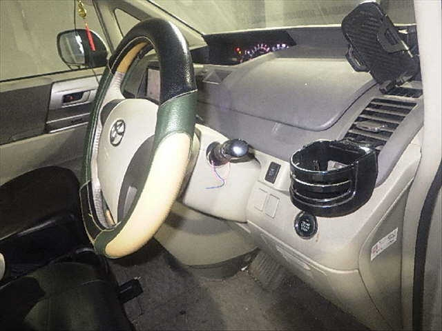 TOYOTA NOAH 2009