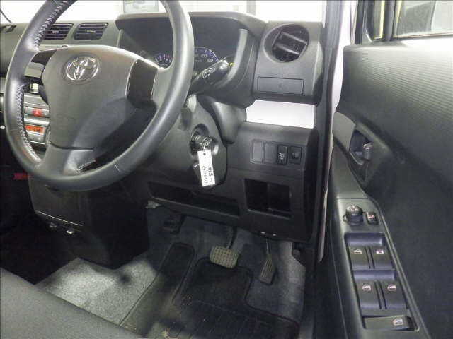 TOYOTA PIXIS SPACE 2012