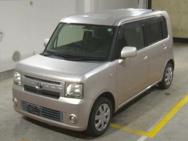 TOYOTA PIXIS SPACE 2012