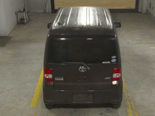 TOYOTA PIXIS SPACE 2012