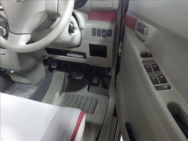 TOYOTA PIXIS SPACE 2012