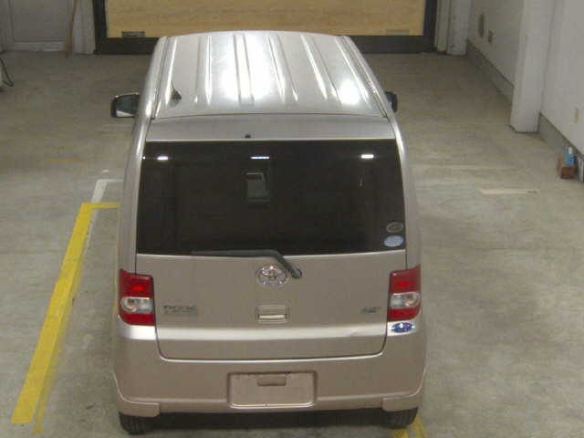 TOYOTA PIXIS SPACE 2012