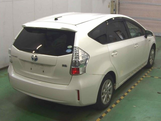 TOYOTA PRIUS ALPHA 2012