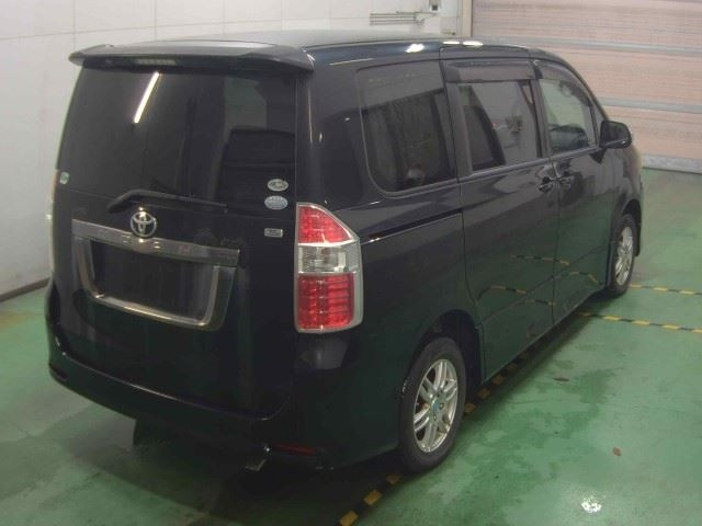 TOYOTA NOAH 2009