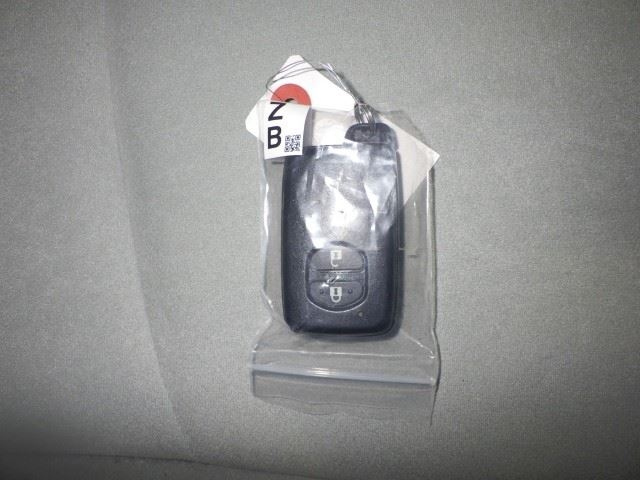 TOYOTA PRIUS ALPHA 2012