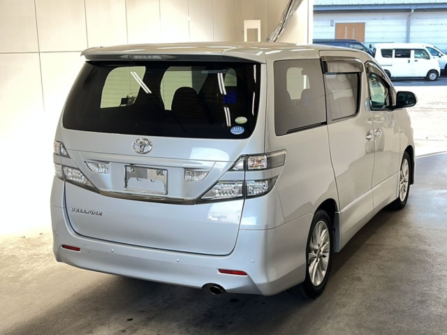 TOYOTA VELLFIRE 2010